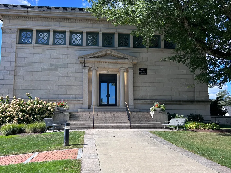 Franklin Public Library building in Franklin, MA.