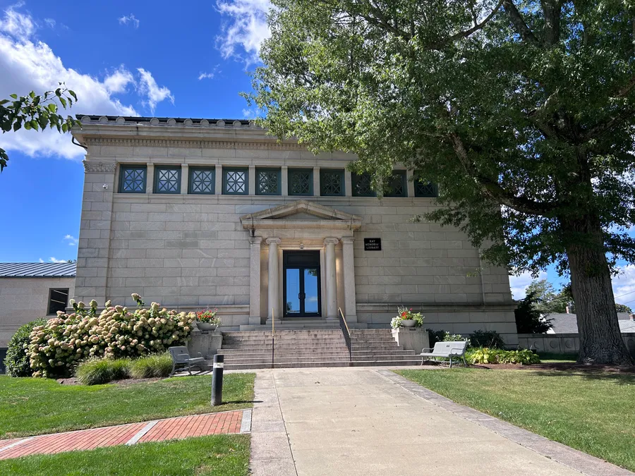 Franklin Public Library building in Franklin, MA.